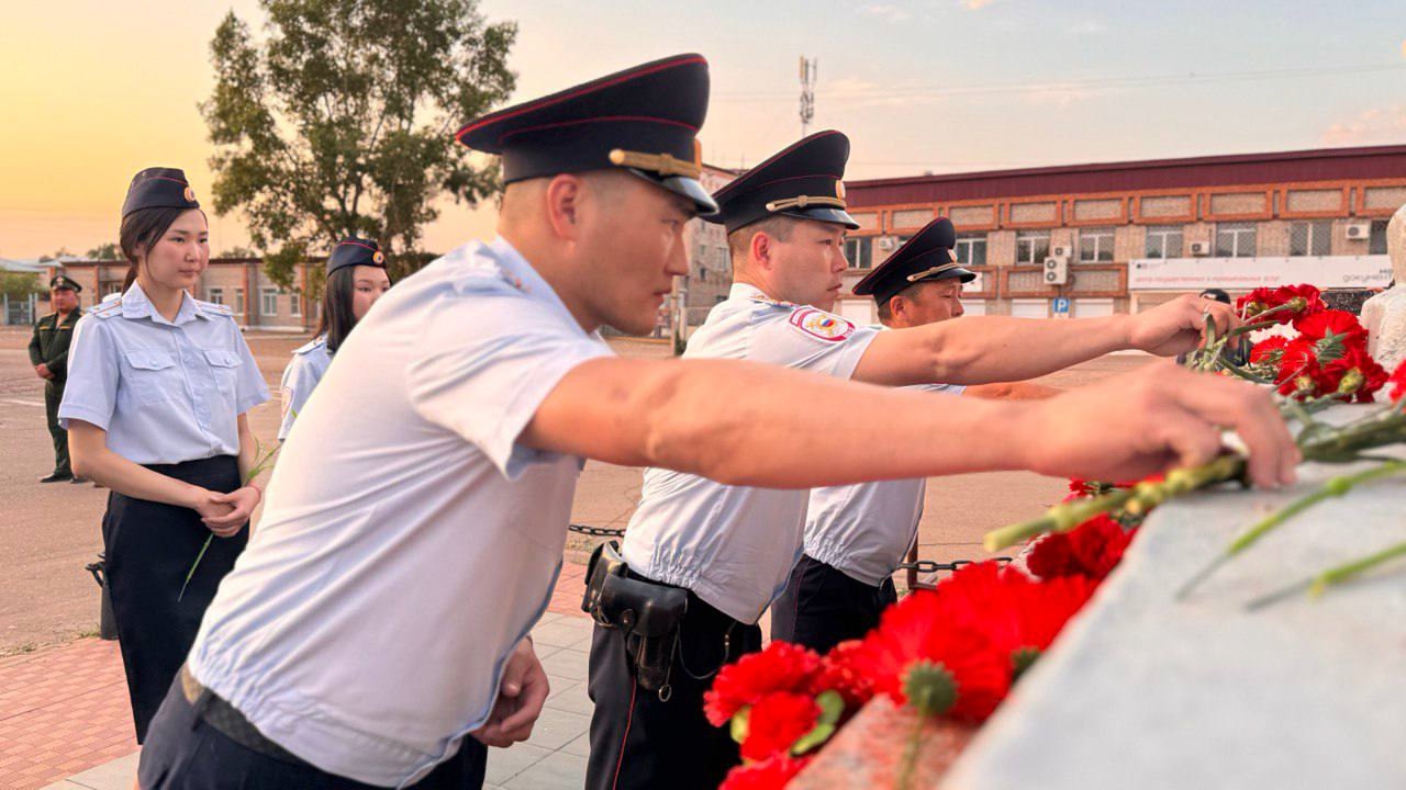 В Хоринском районе стражи порядка присоединились к Всероссийской акции &quot;Свеча памяти&quot;.