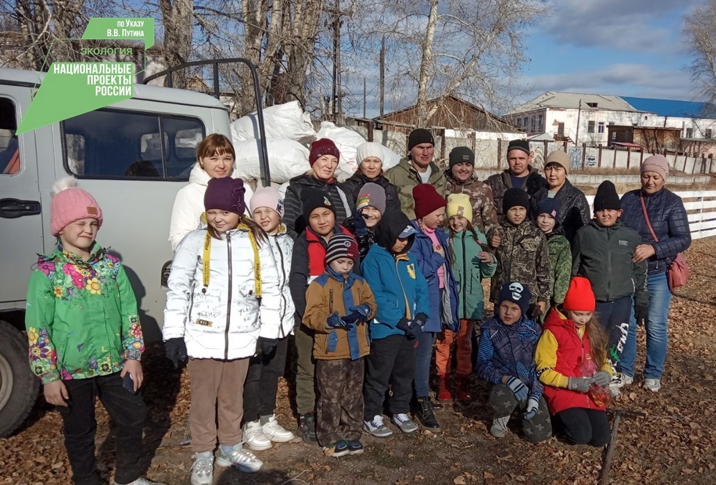 Аллея Славы Хоринского района Бурятии под надежным присмотром юных лесников.