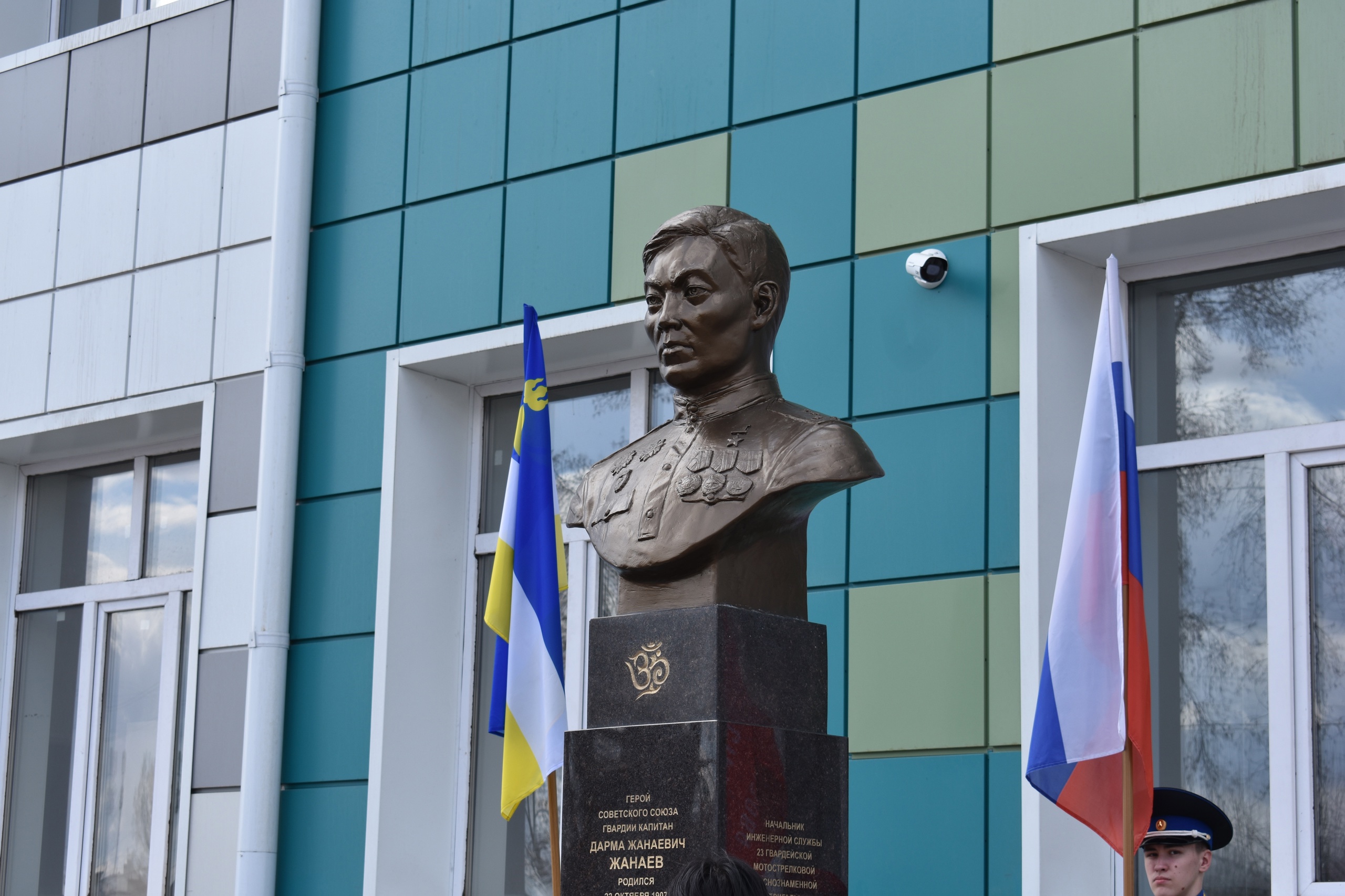Дарма Жанаев, отлитый в бронзе.