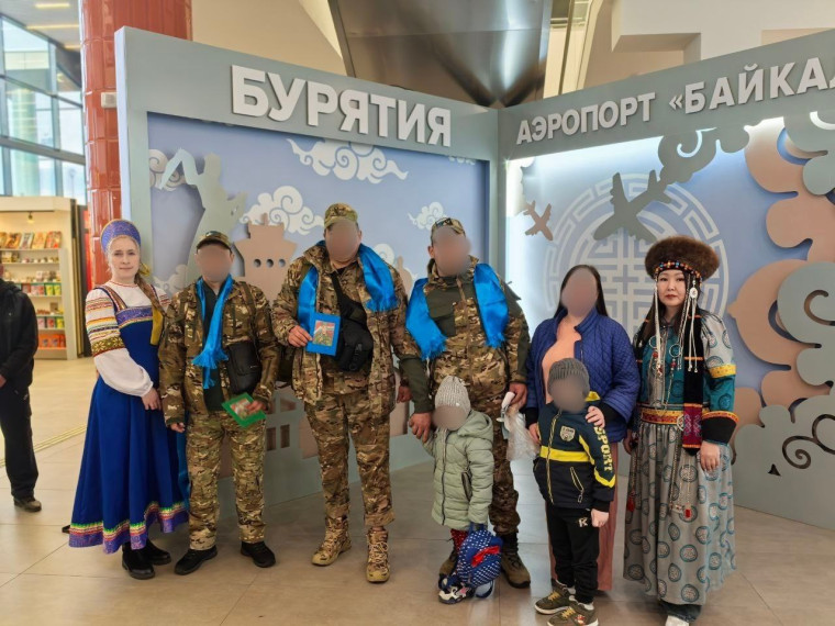 Около ста бойцов встретили специалисты соцзащиты на этой неделе в аэропорту «Байкал». Около ста бойцов встретили специалисты соцзащиты на этой неделе в аэропорту «Байкал».